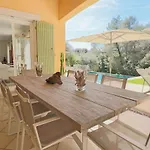 فيلة Peaceful With Infinity Pool, 10' From The Center Of *