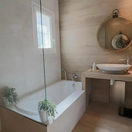 Villa Des Collines - Absolute Calm At 10' From The Center *