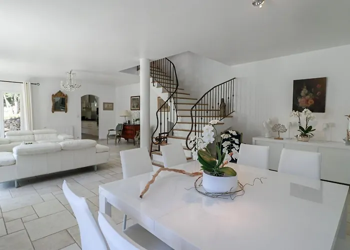 Peaceful With Infinity Pool, 10' From The Center Of