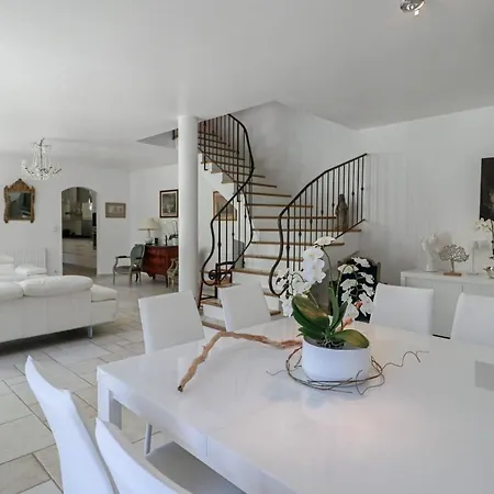 Des Collines - Absolute Calm At 10' From The Center