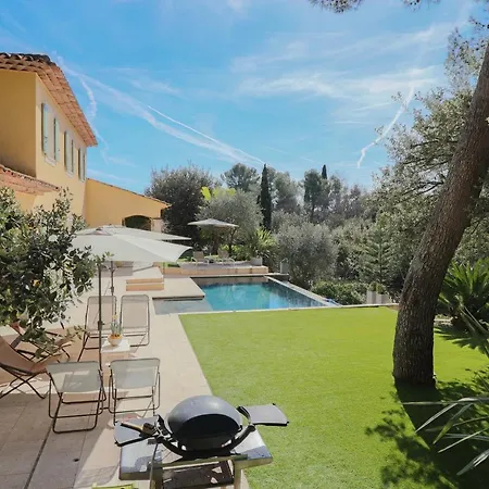 Peaceful With Infinity Pool, 10' From The Center Of Villa