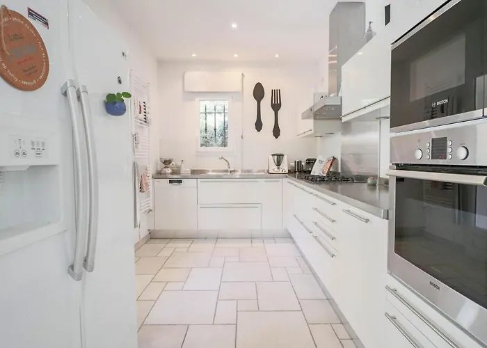 Peaceful With Infinity Pool, 10' From The Center Of 别墅 昂蒂布