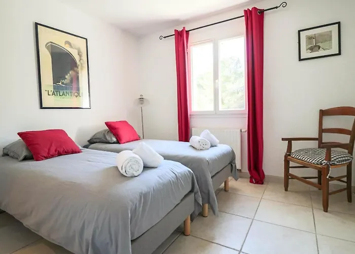 Villa Peaceful With Infinity Pool, 10' From The Center Of Antibes