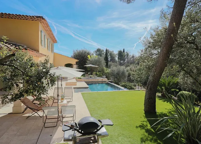 Peaceful With Infinity Pool, 10' From The Center Of Villa